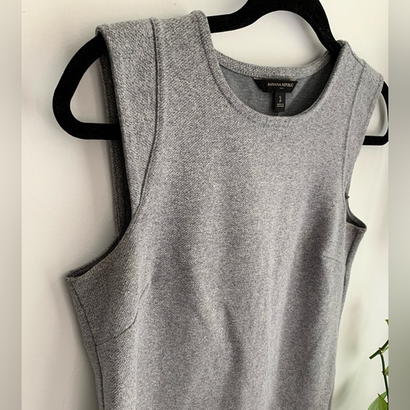 2 for $30 - 🍉 Banana Republic - Grey Sleeveless Top with Flutter Sleeve - Small - Picture 3 of 6